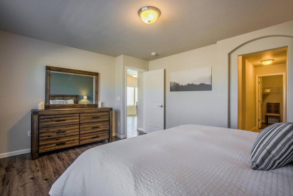 Holiday home 4br Modern Townhome Close To Usafa Colorado Springs