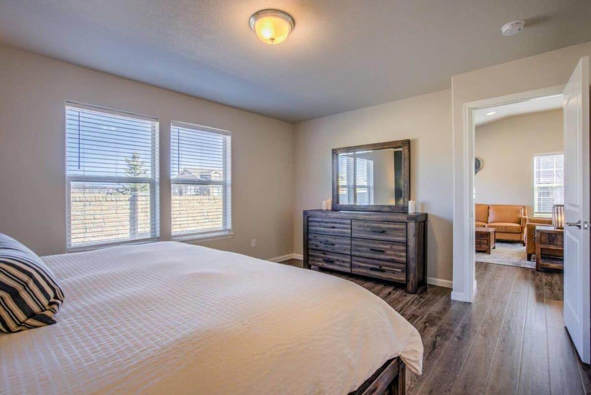Holiday home 4br Modern Townhome Close To Usafa