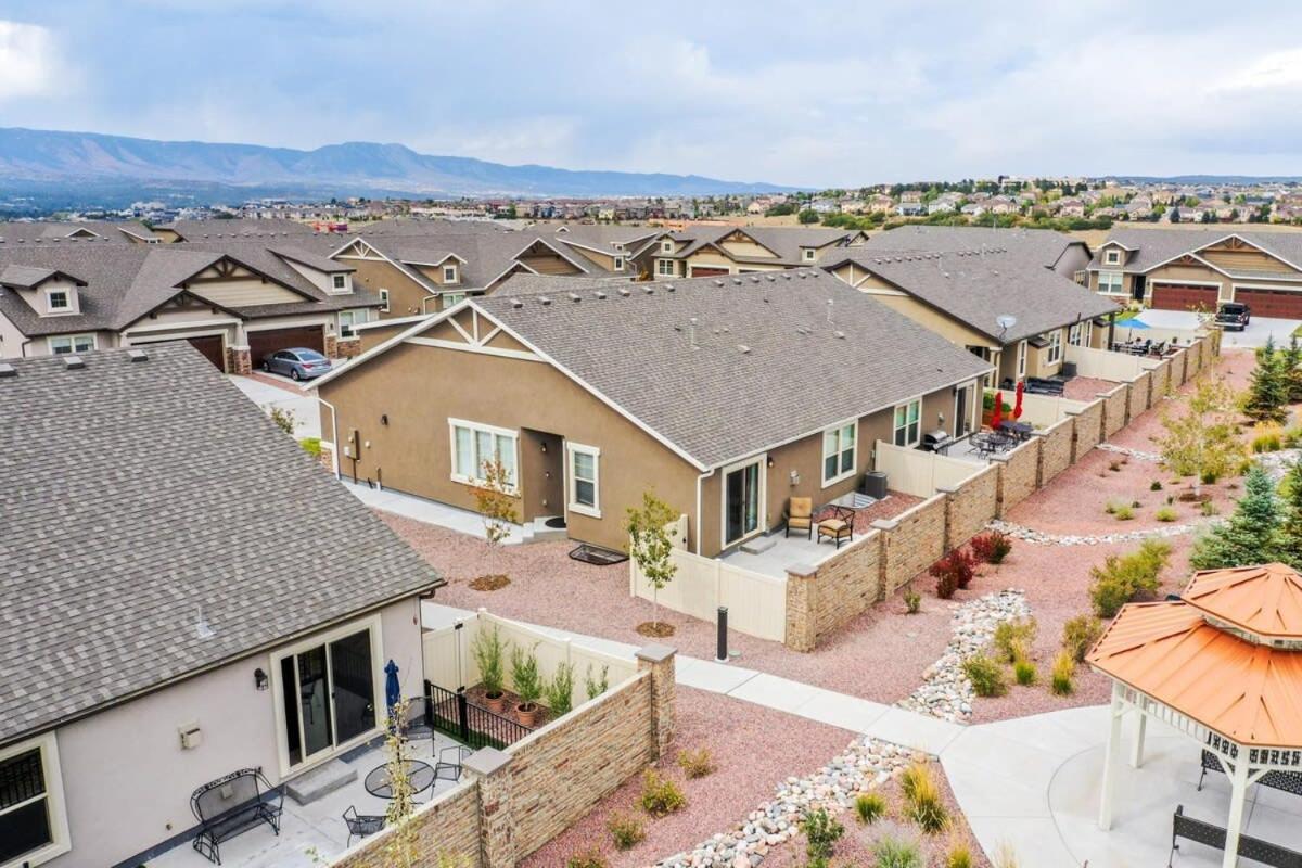 4br Modern Townhome Close To Usafa Holiday home