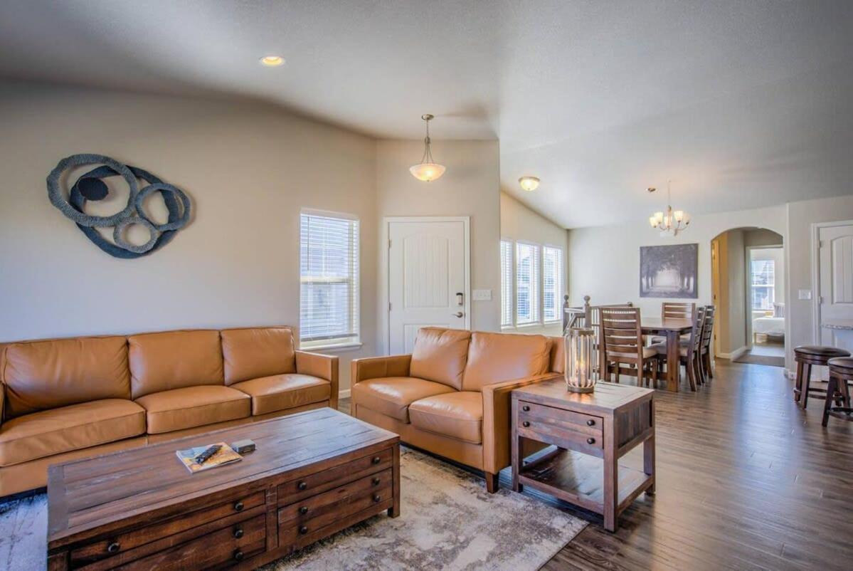 Holiday home 4br Modern Townhome Close To Usafa Colorado Springs