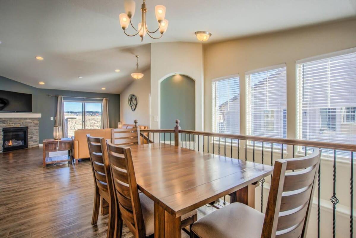 Holiday home 4br Modern Townhome Close To Usafa Colorado Springs