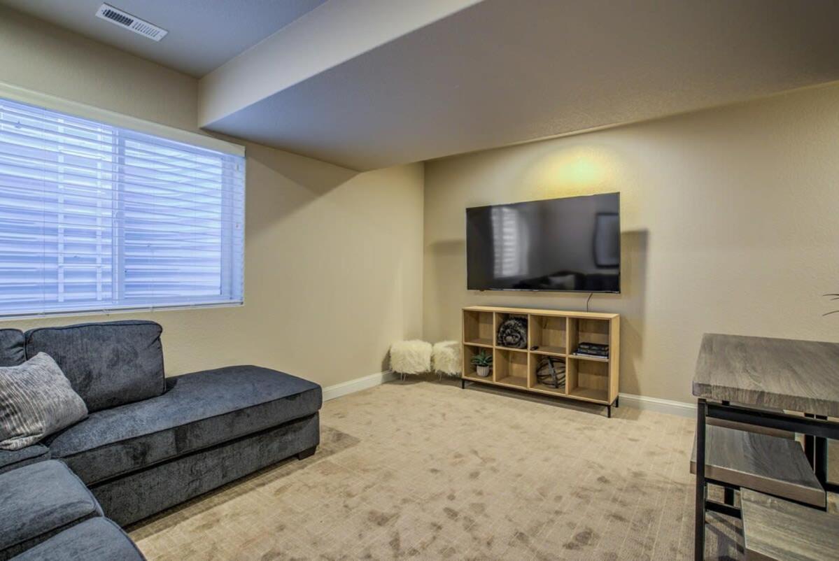 4bd Westside Vacation W Space & Flexibility Holiday home