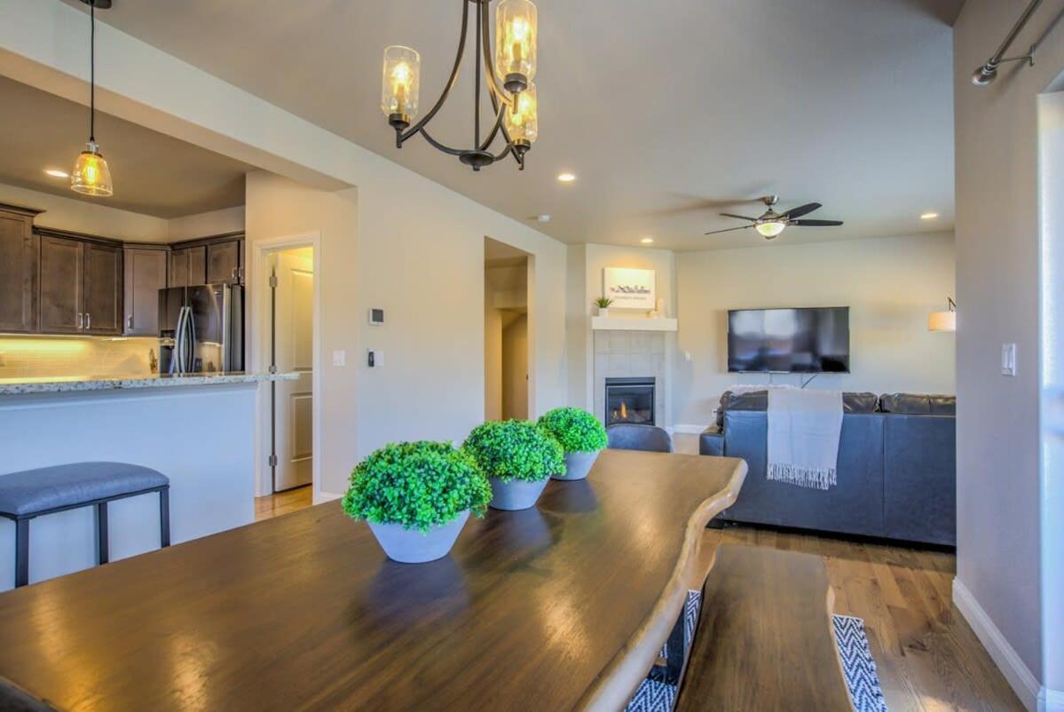4bd Westside Vacation W Space & Flexibility * Colorado Springs