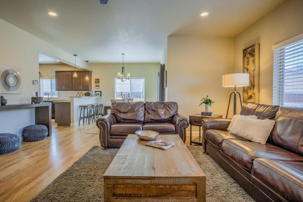 4bd Pikes Peak Views Minutes To Hiking & Dining Holiday home