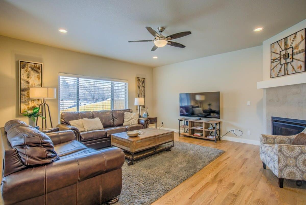 4bd Pikes Peak Views Minutes To Hiking & Dining