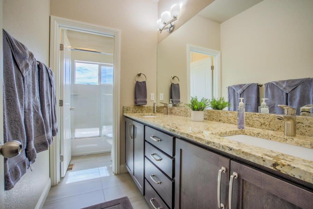 4bd Pikes Peak Views Minutes To Hiking & Dining Holiday home Colorado Springs