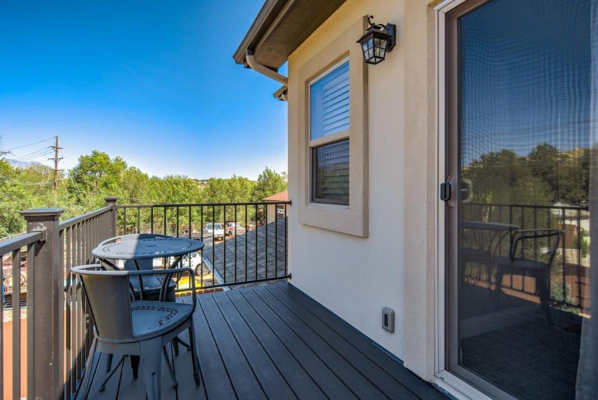 4bd Pikes Peak Views Minutes To Hiking & Dining Holiday home Colorado Springs