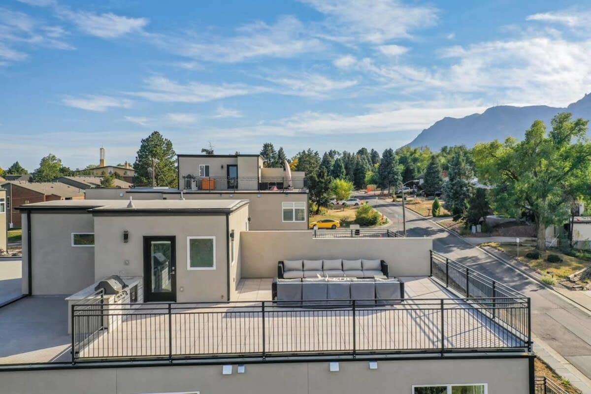 4bd Beautiful Rooftop Mountain Views New Townhome Holiday home Colorado Springs
