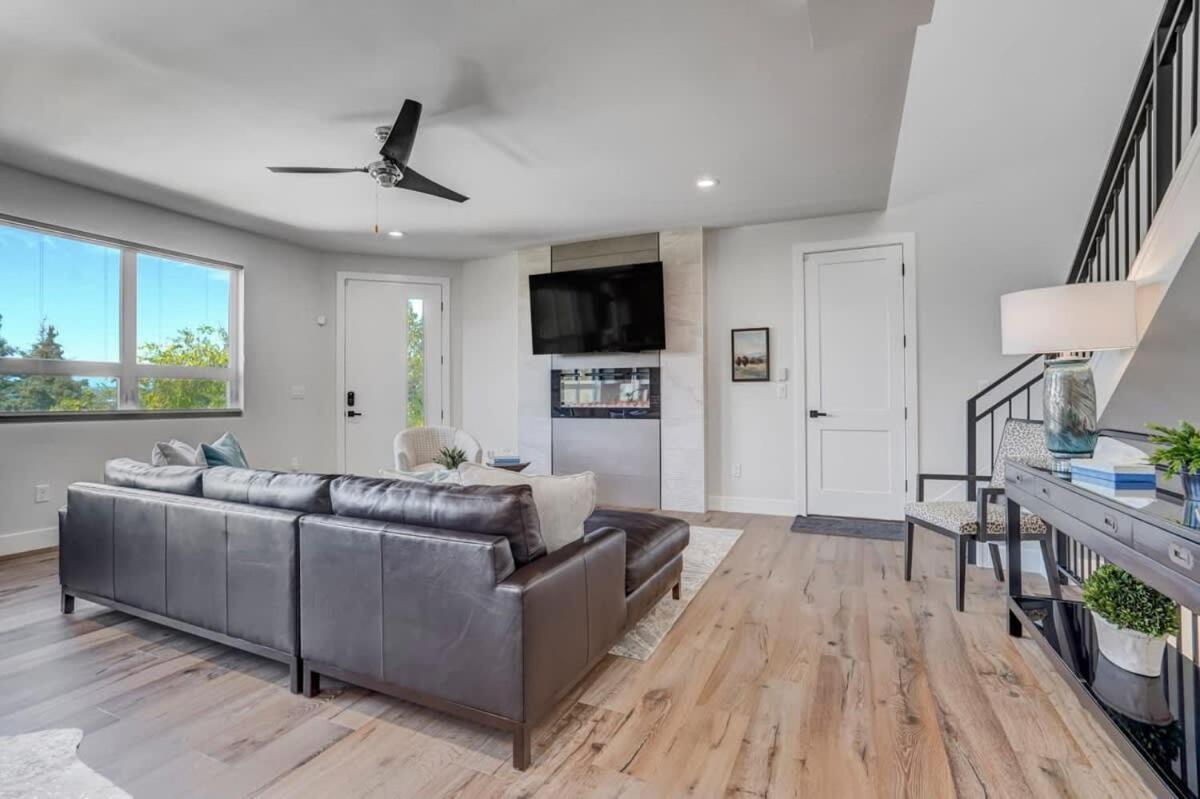 4bd Beautiful Rooftop Mountain Views New Townhome Holiday home