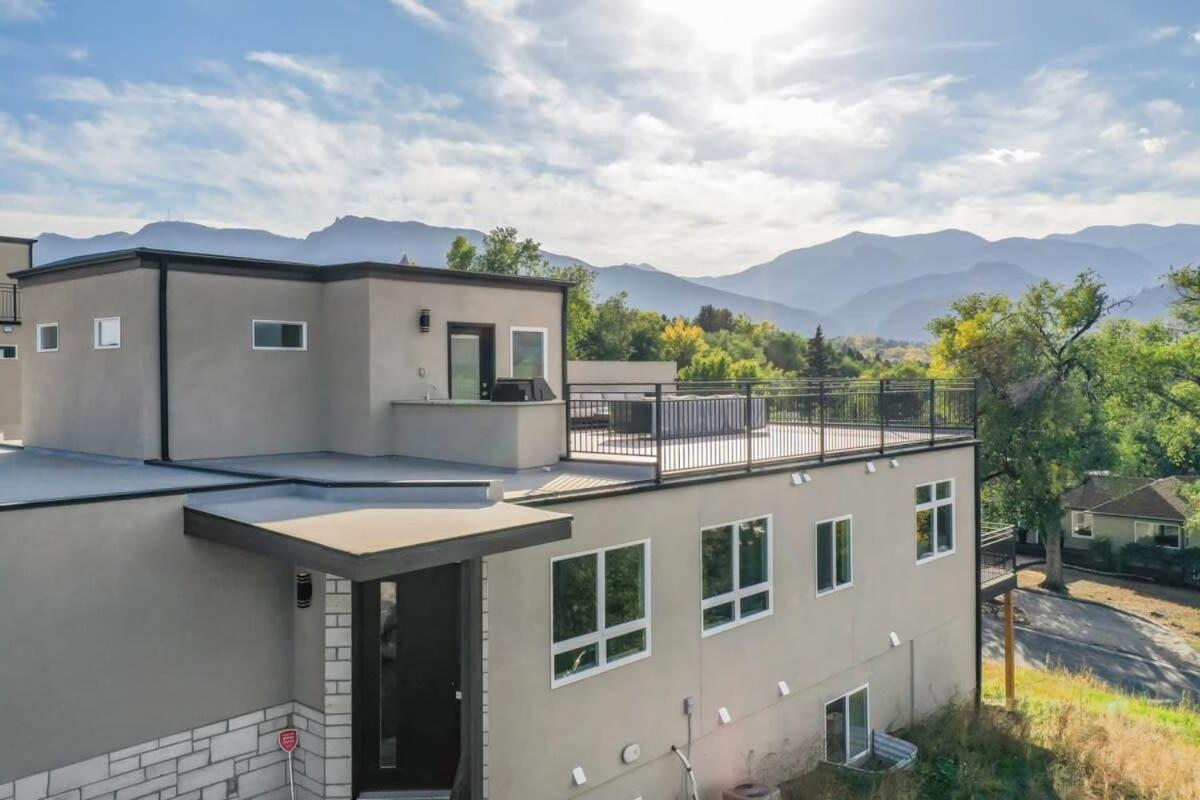 Holiday home 4bd Beautiful Rooftop Mountain Views New Townhome