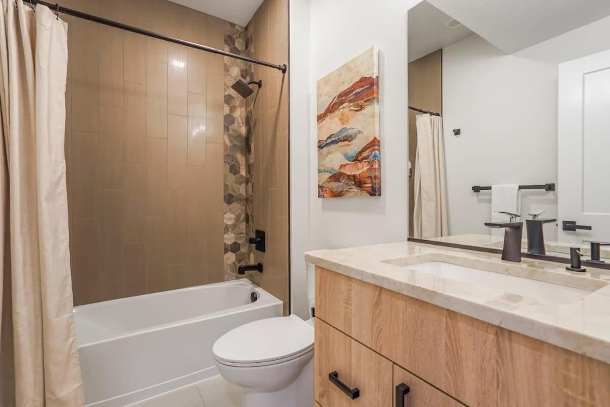 4bd Beautiful Rooftop Mountain Views New Townhome Holiday home *