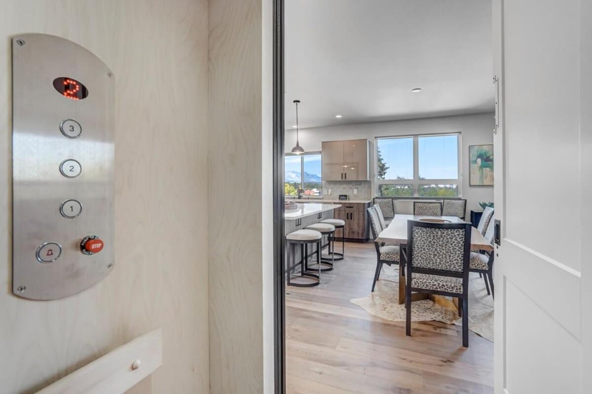 4bd Beautiful Rooftop Mountain Views New Townhome Holiday home *