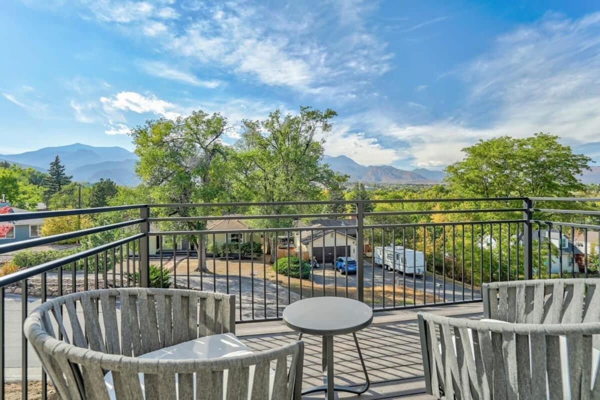Holiday home 4bd Beautiful Rooftop Mountain Views New Townhome