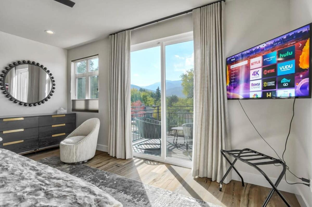 4bd Beautiful Rooftop Mountain Views New Townhome Holiday home *