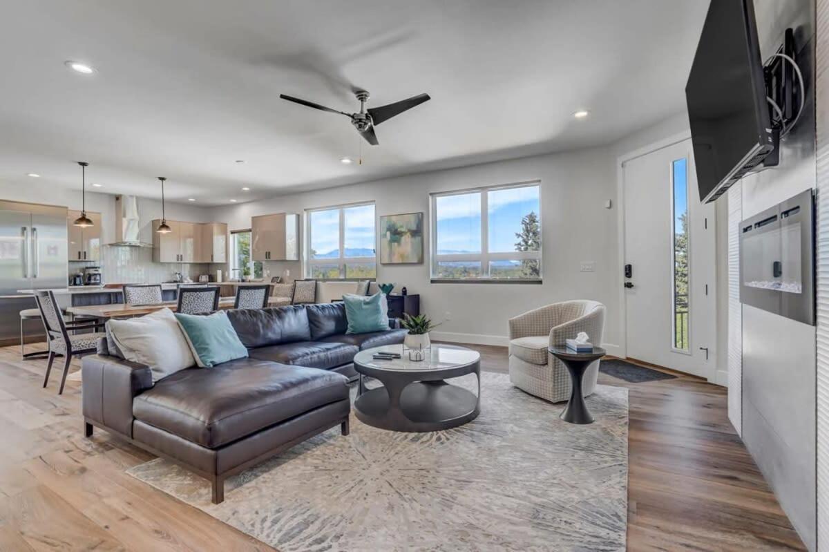 4bd Beautiful Rooftop Mountain Views New Townhome Holiday home Colorado Springs