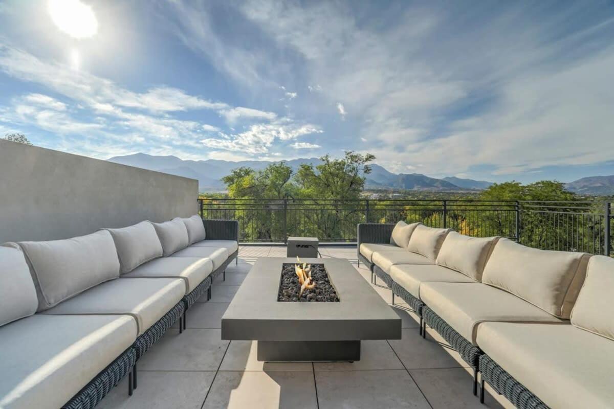 4bd Beautiful Rooftop Mountain Views New Townhome Holiday home *