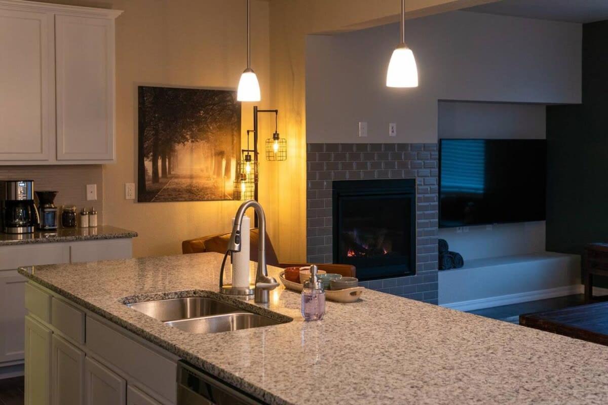 3br Luxury Townhome W Ac In Location Holiday home