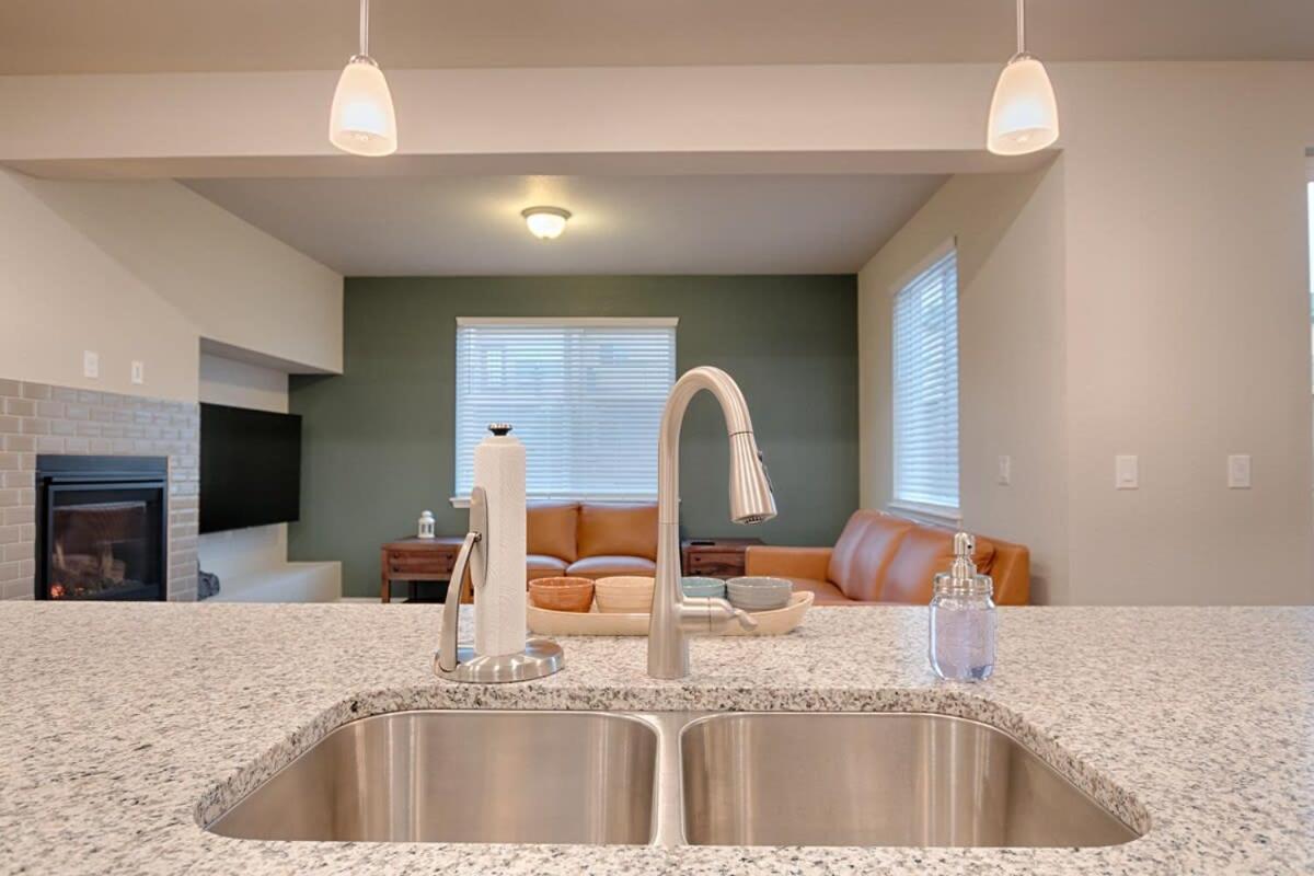 Holiday home 3br Luxury Townhome W Ac In Location