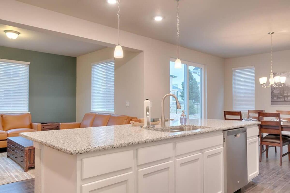 Holiday home 3br Luxury Townhome W Ac In Location *