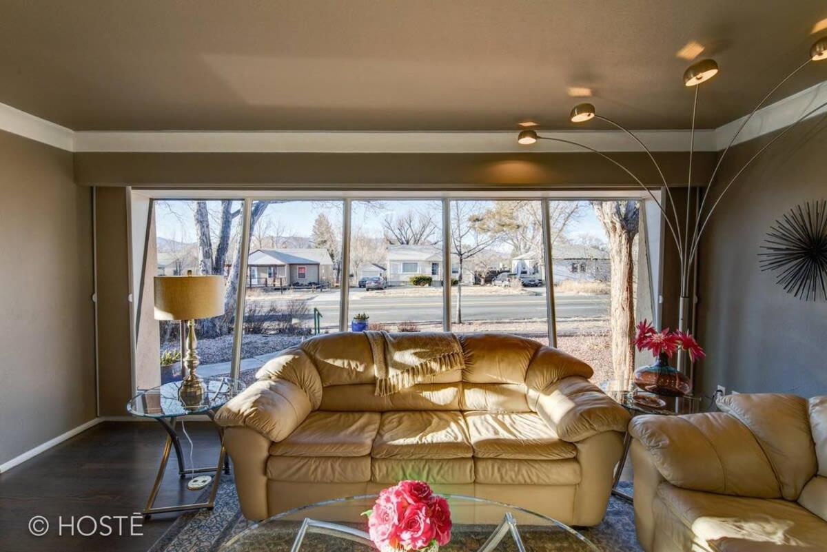 Holiday home 3bd Downtown Modern W Hot Tub & Grill