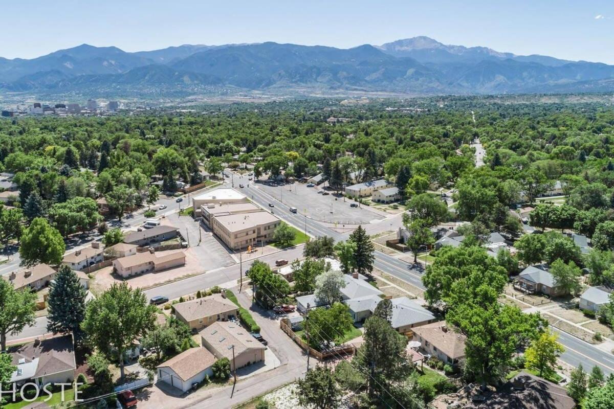 Holiday home 3bd Downtown Modern W Hot Tub & Grill Colorado Springs
