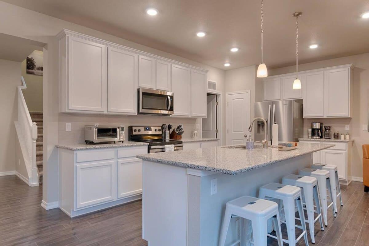 Holiday home 3br Luxury Townhome W Ac In Location *