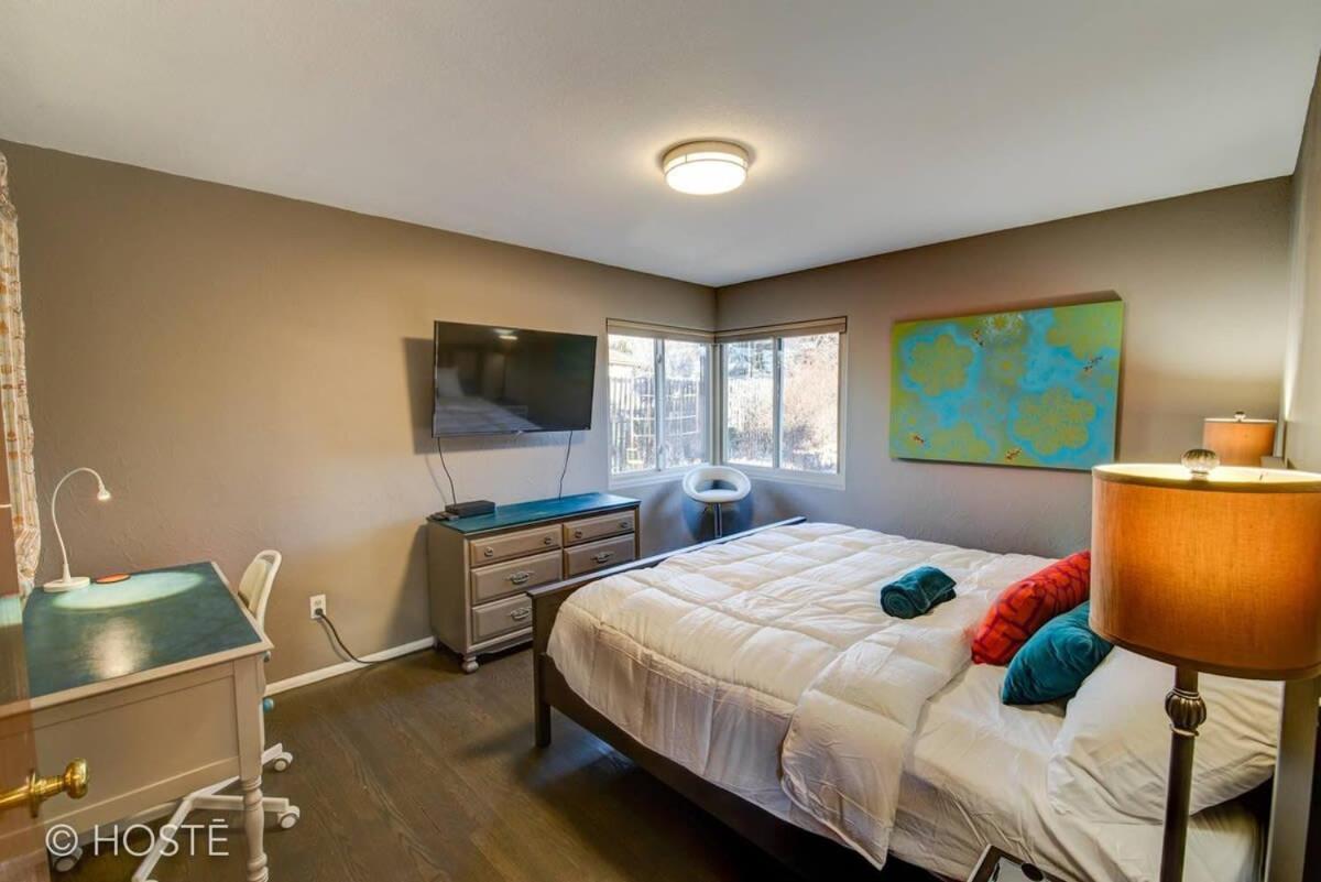 3bd Downtown Modern W Hot Tub & Grill