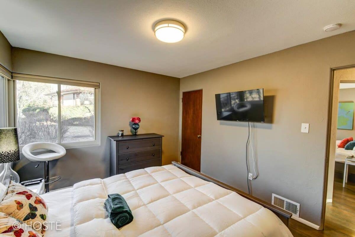 3bd Downtown Modern W Hot Tub & Grill * Colorado Springs