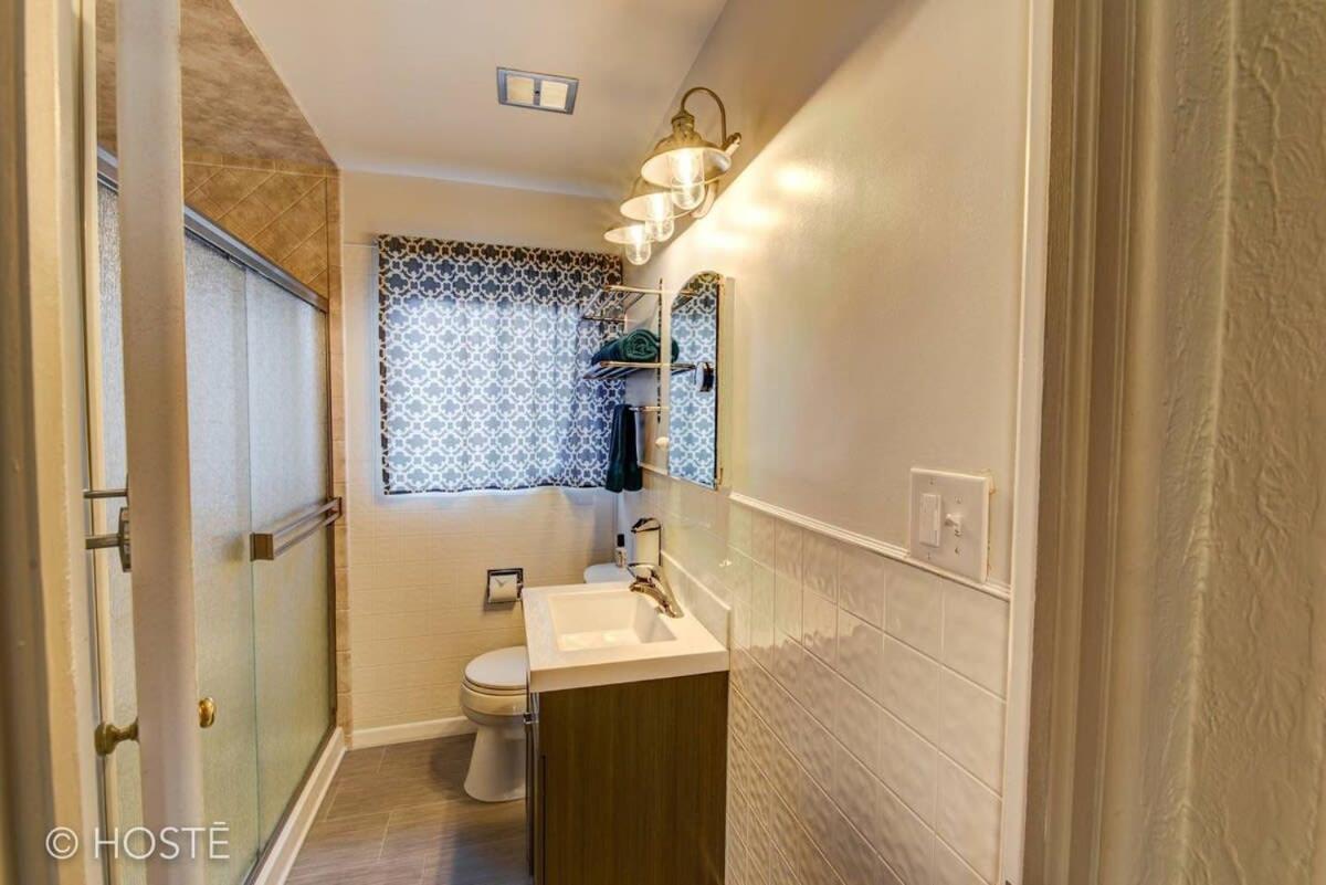 3bd Downtown Modern W Hot Tub & Grill Holiday home