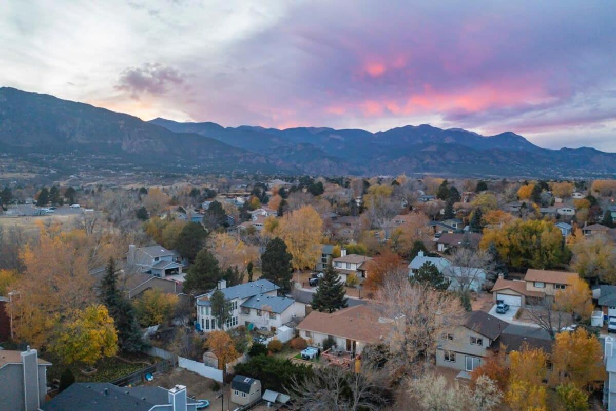 3bd Cheyenne Mountain W Hot Tub & Grill Holiday home *