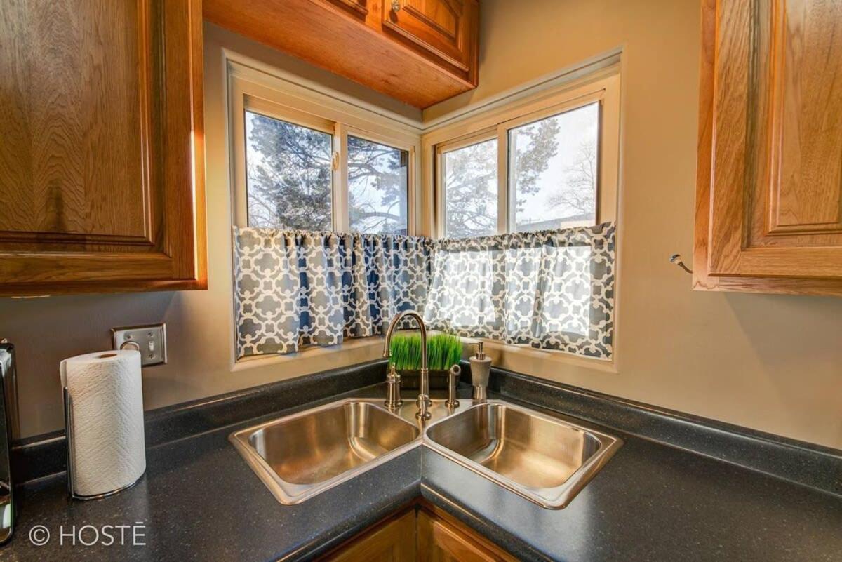 3bd Downtown Modern W Hot Tub & Grill Holiday home