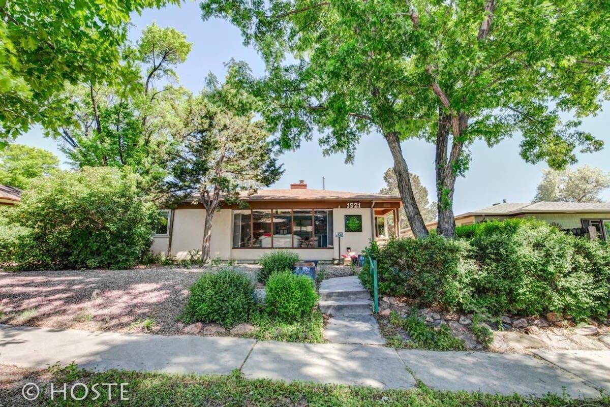 3bd Downtown Modern W Hot Tub & Grill Holiday home