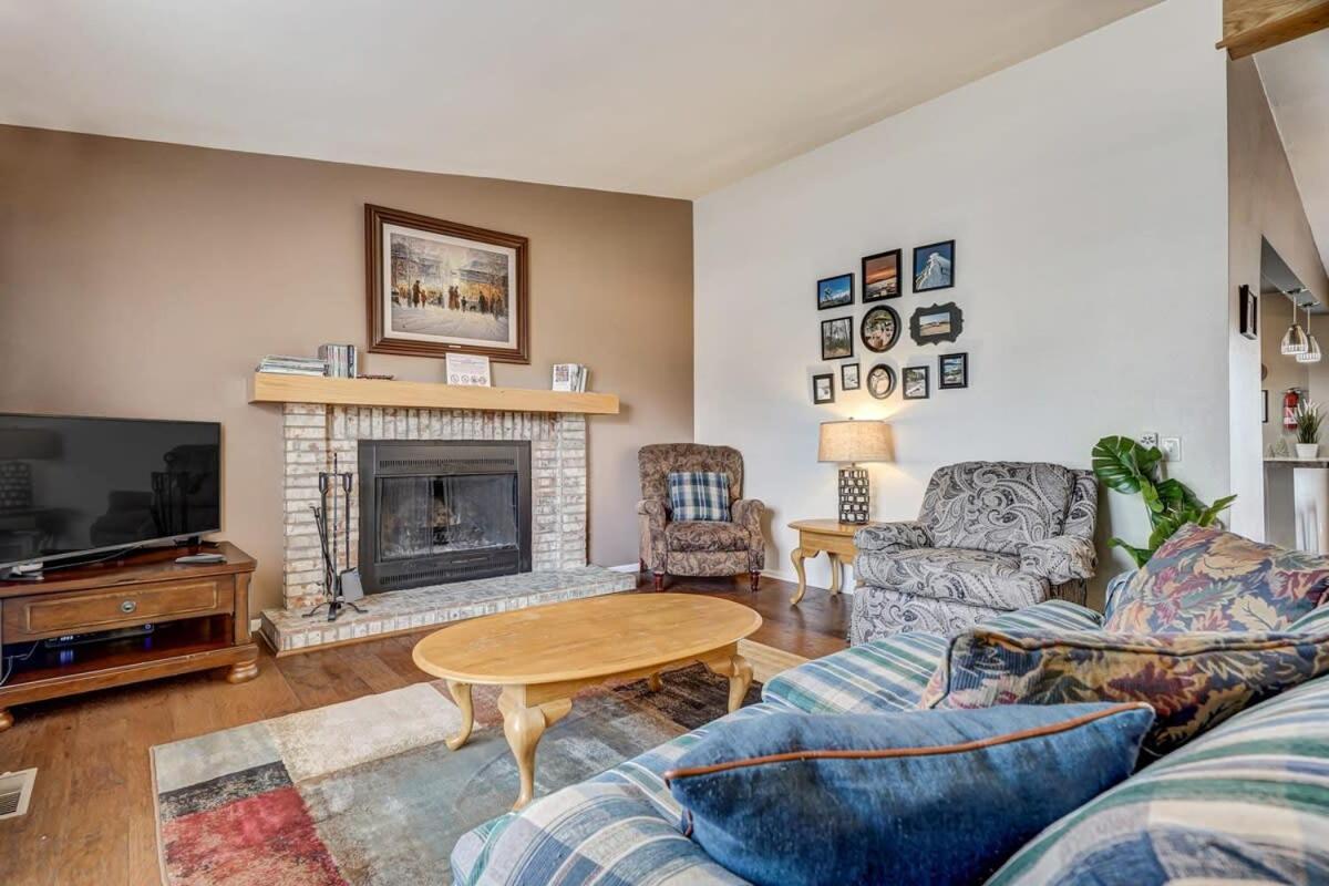 3bd Cheyenne Mountain W Hot Tub & Grill Holiday home