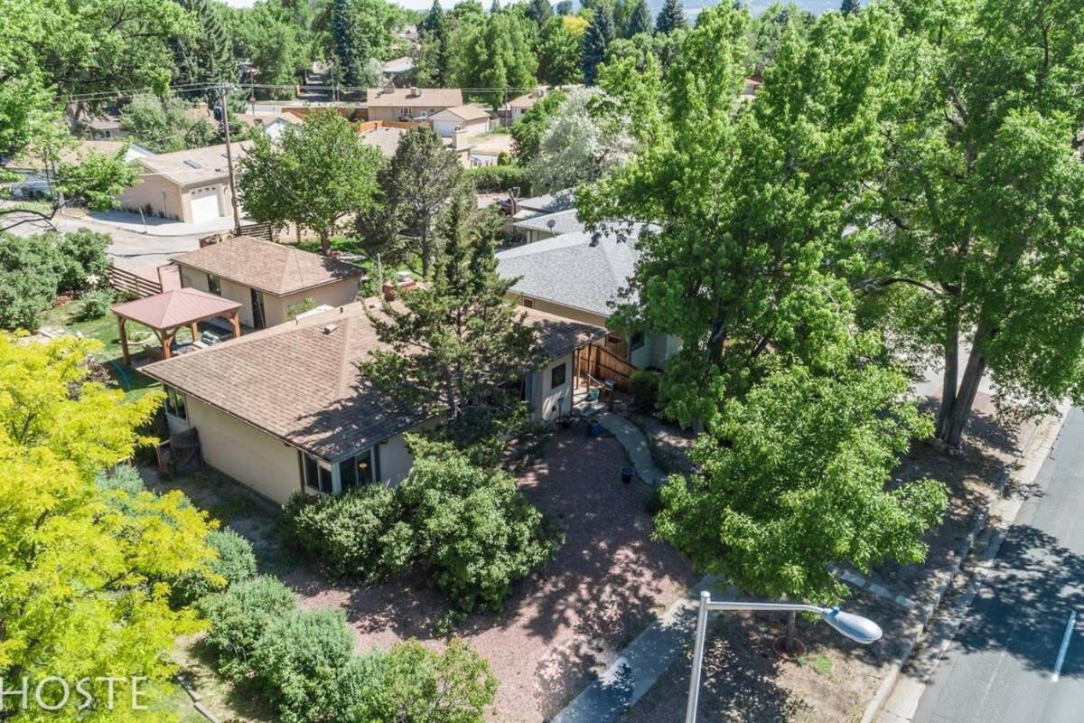 3bd Downtown Modern W Hot Tub & Grill