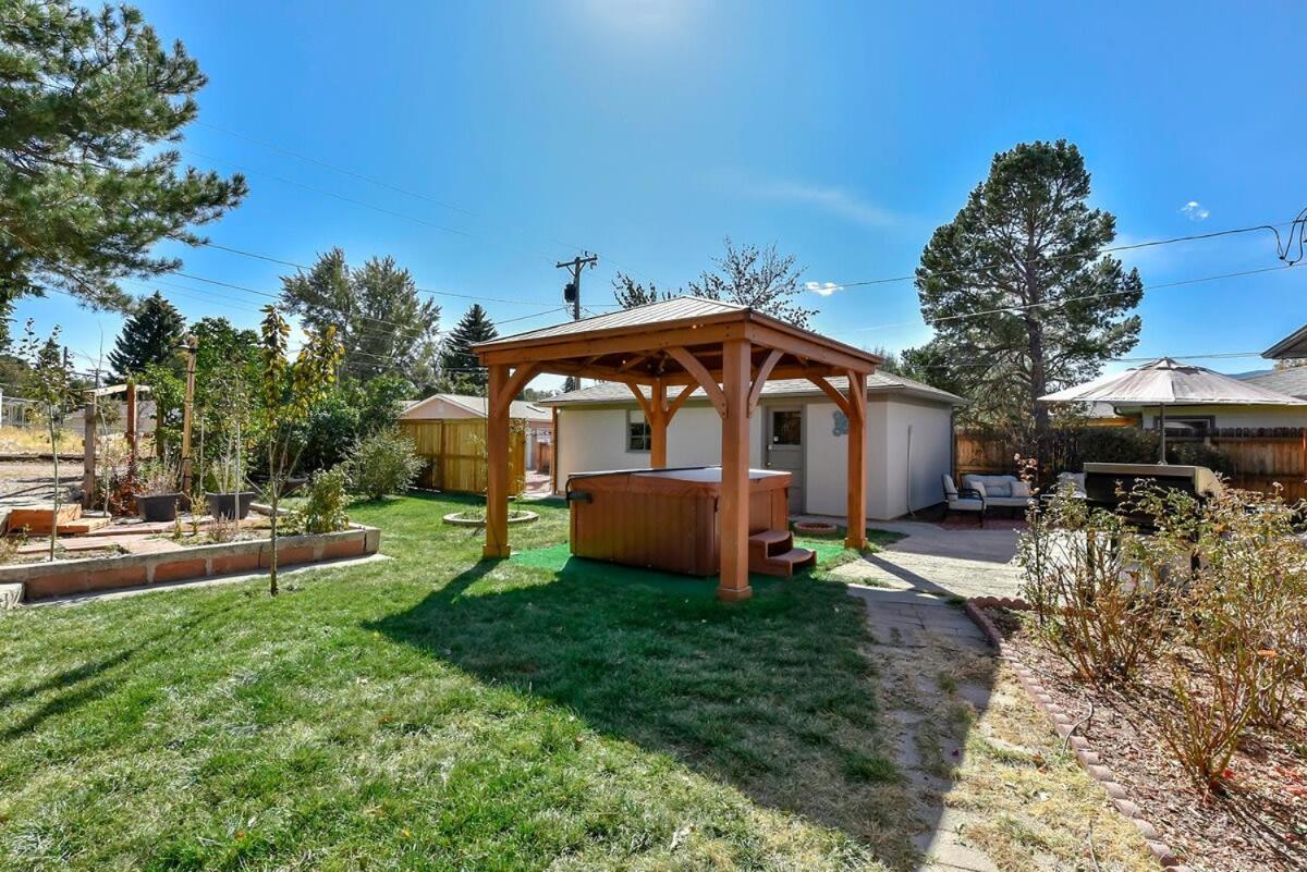 Holiday home 3bd Downtown Modern W Hot Tub & Grill Colorado Springs