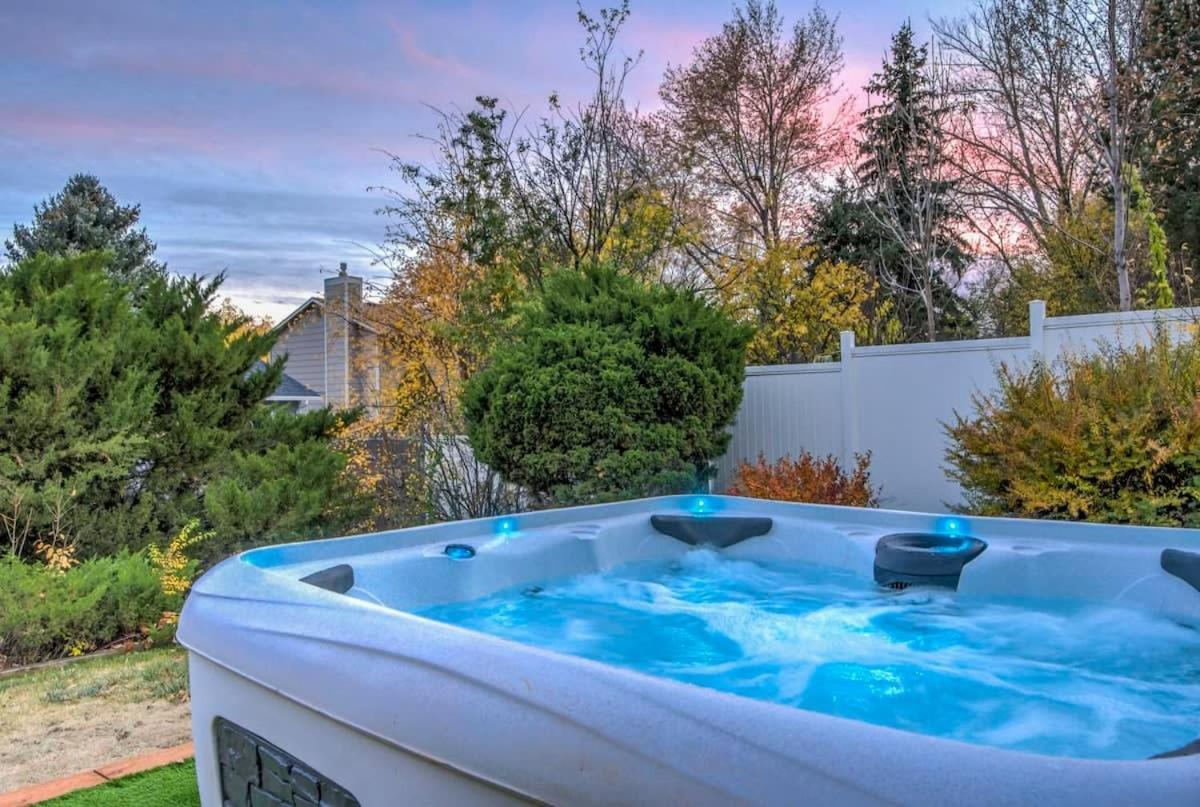 3bd Cheyenne Mountain W Hot Tub & Grill