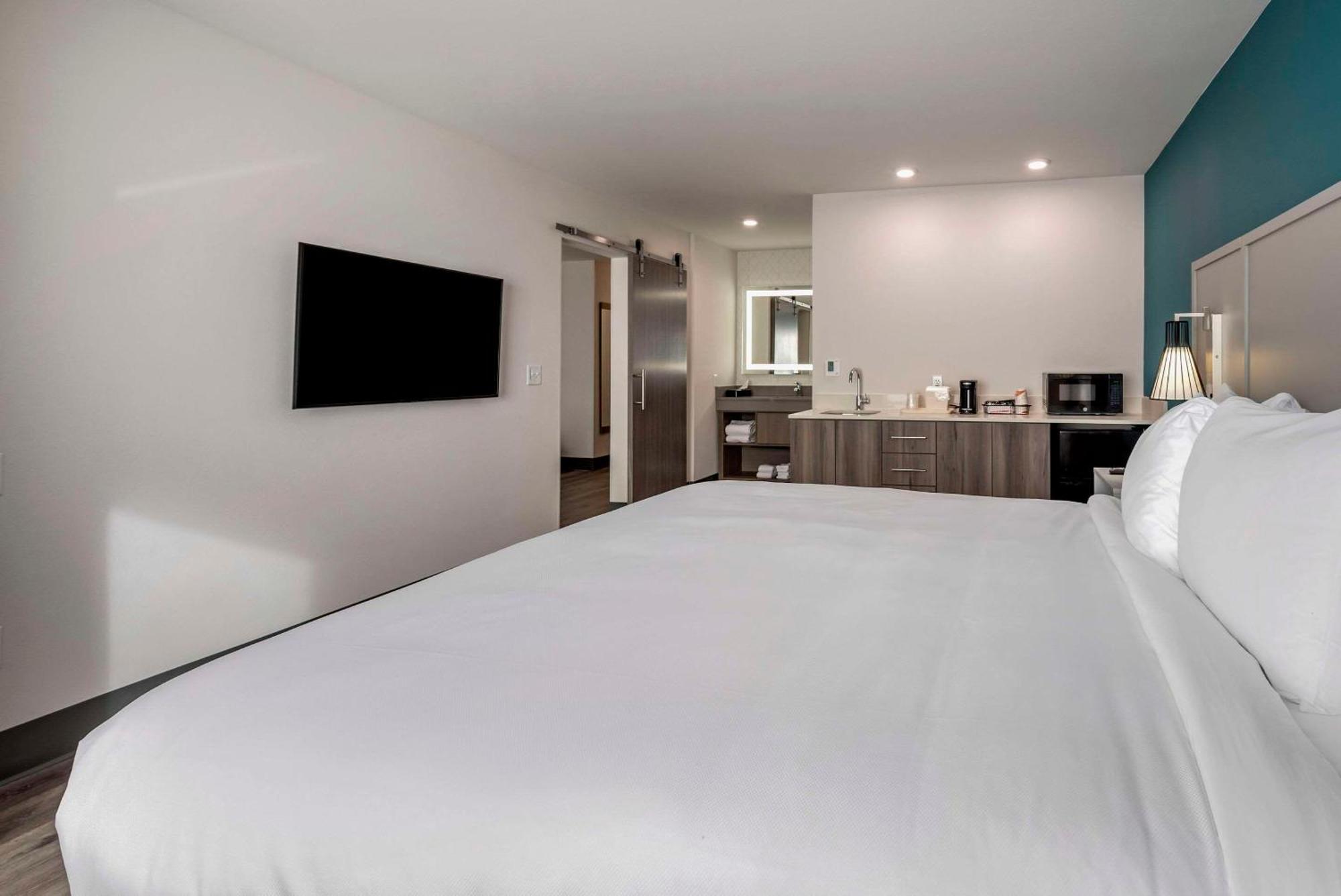 Comfort East - Medical Center Area 2*