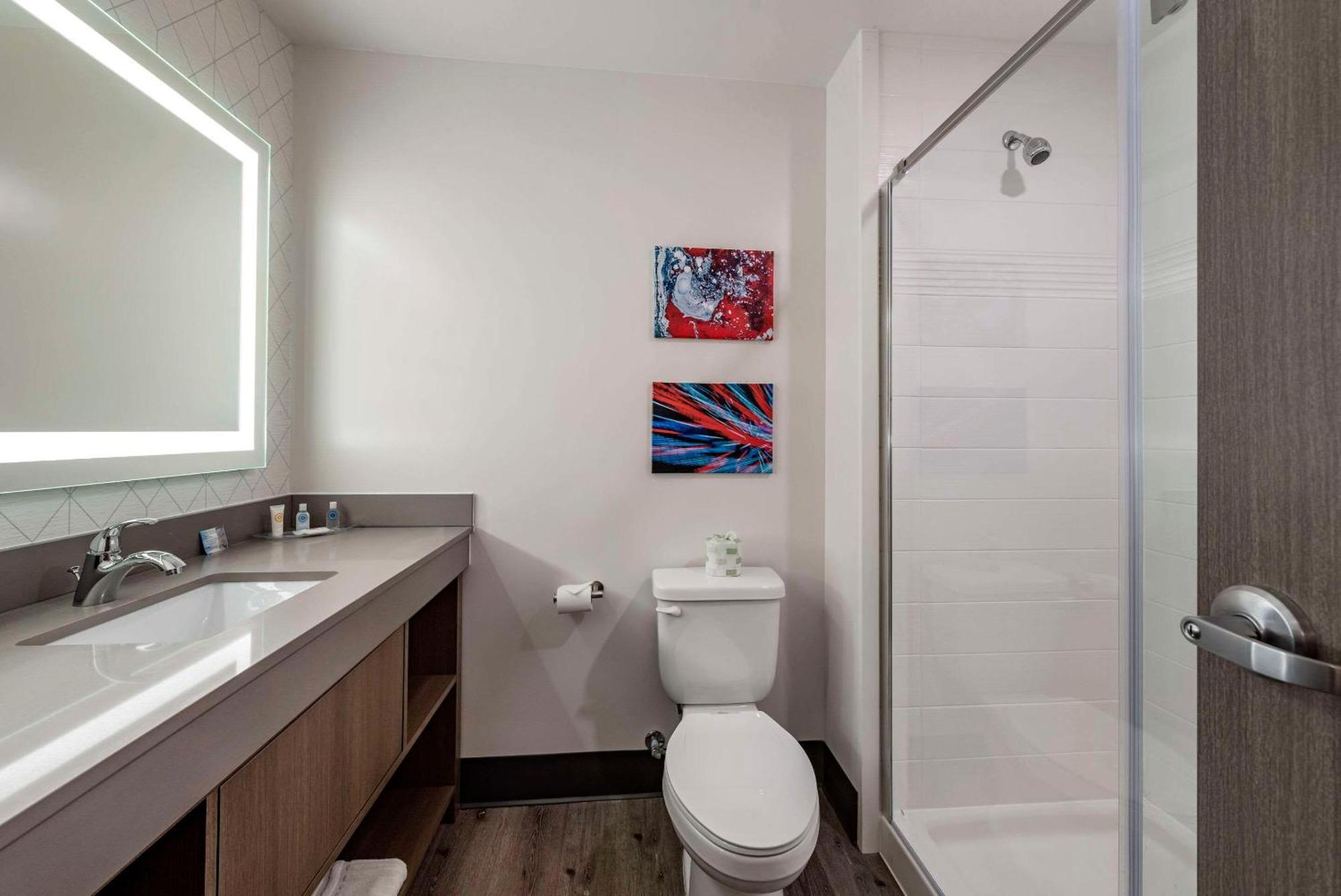Comfort East - Medical Center Area 2*