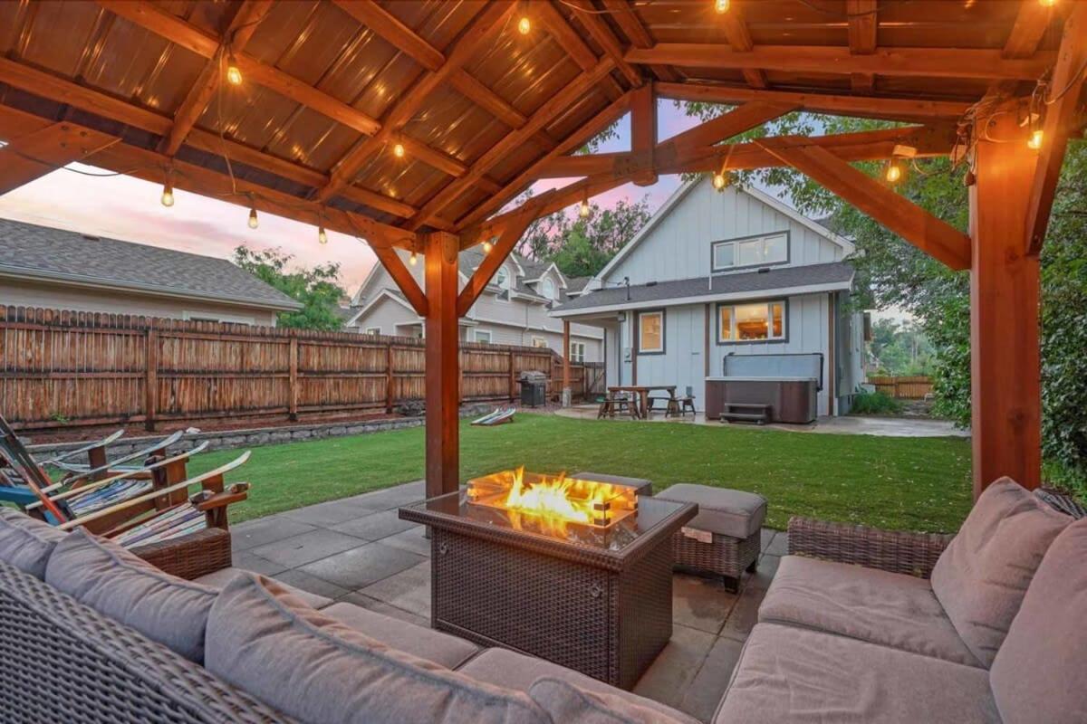 3br Modern W Lg Backyard Mtn Views & Hot Tub Colorado Springs