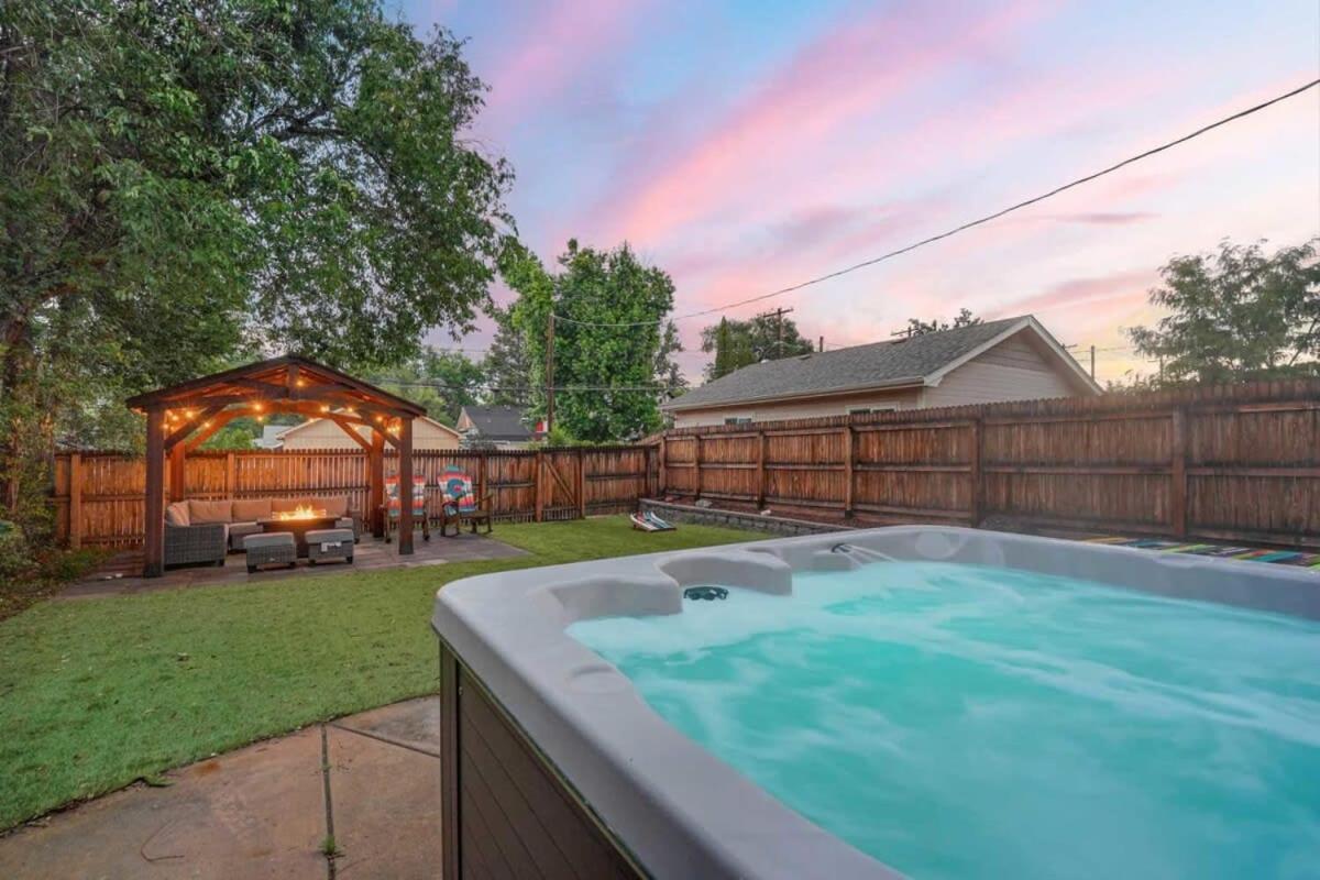 3br Modern W Lg Backyard Mtn Views & Hot Tub Colorado Springs