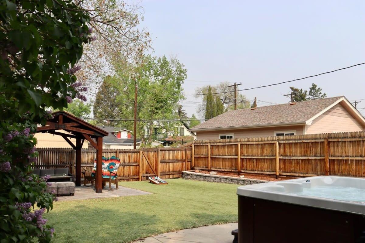 3br Modern W Lg Backyard Mtn Views & Hot Tub