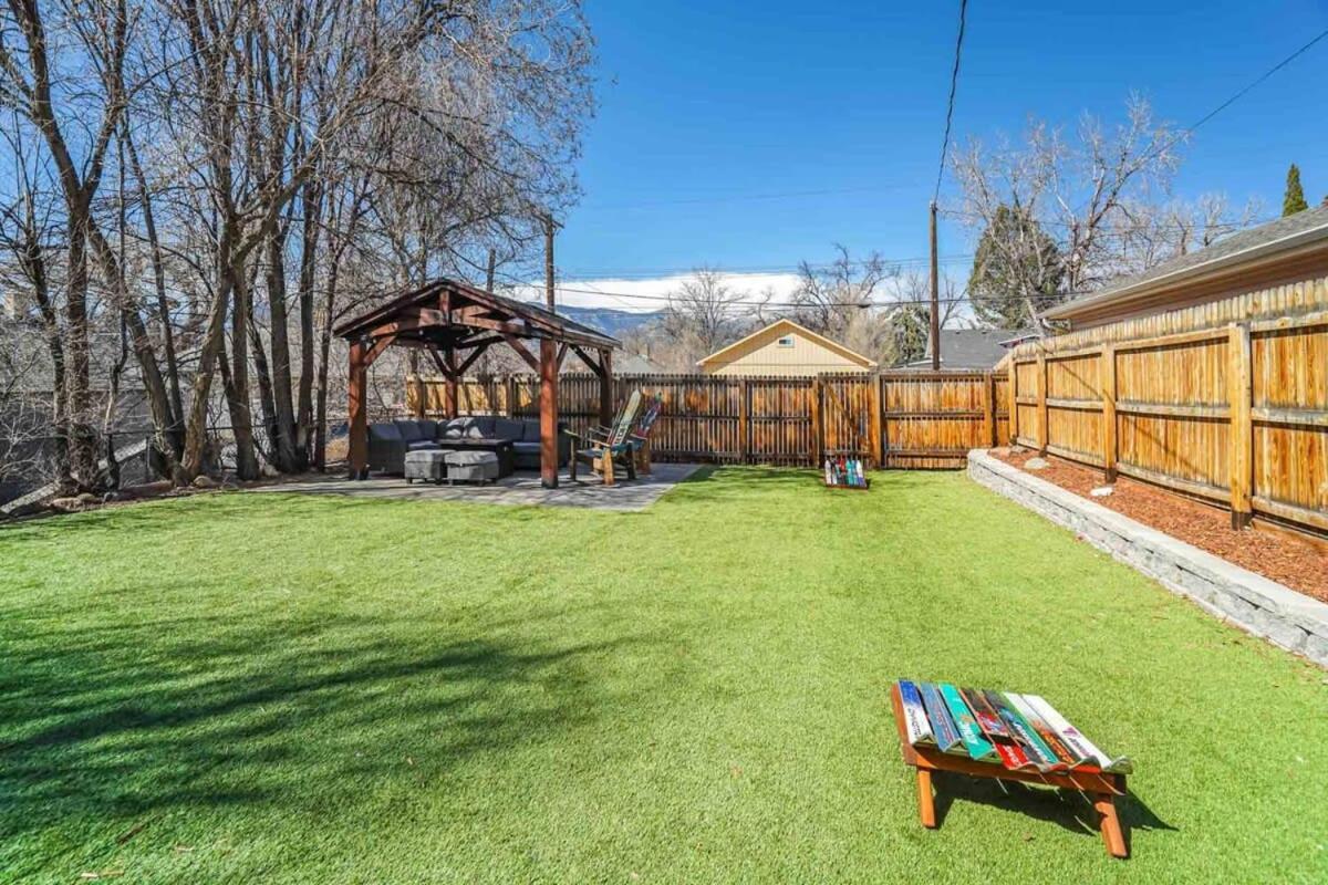 Holiday home 3br Modern W Lg Backyard Mtn Views & Hot Tub Colorado Springs