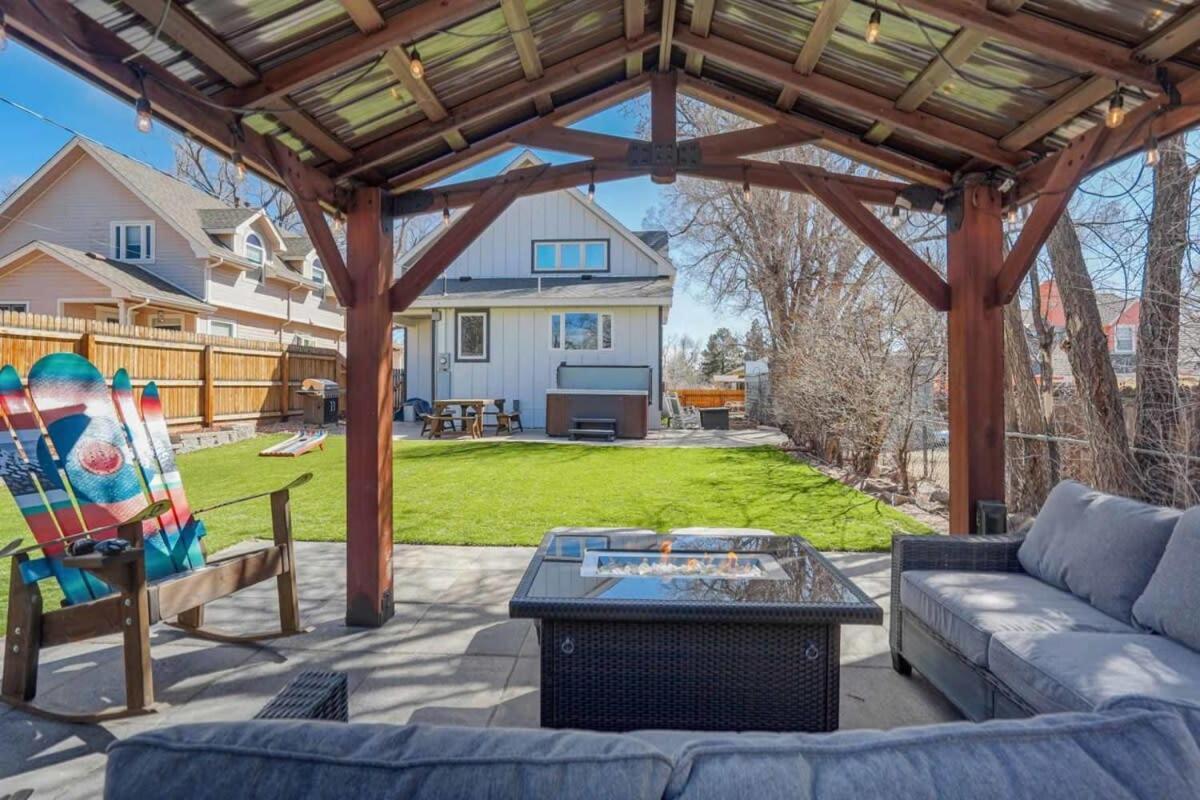 Holiday home 3br Modern W Lg Backyard Mtn Views & Hot Tub Colorado Springs