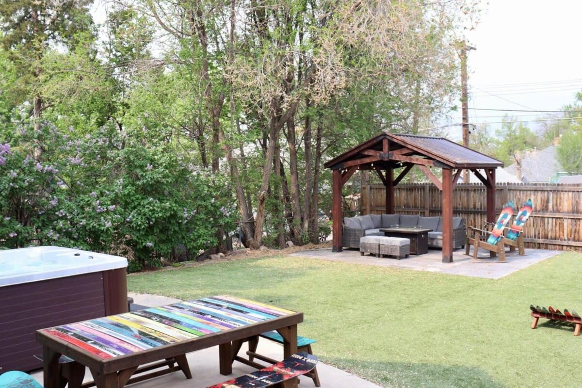 3br Modern W Lg Backyard Mtn Views & Hot Tub Colorado Springs