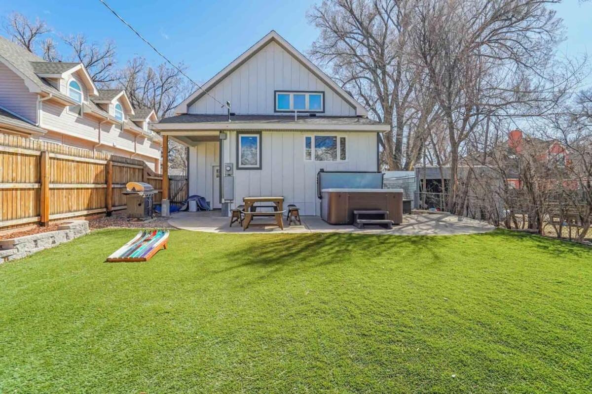 3br Modern W Lg Backyard Mtn Views & Hot Tub Holiday home