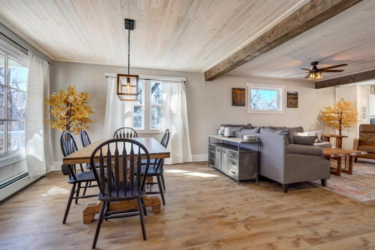3br Modern W Lg Backyard Mtn Views & Hot Tub Holiday home *
