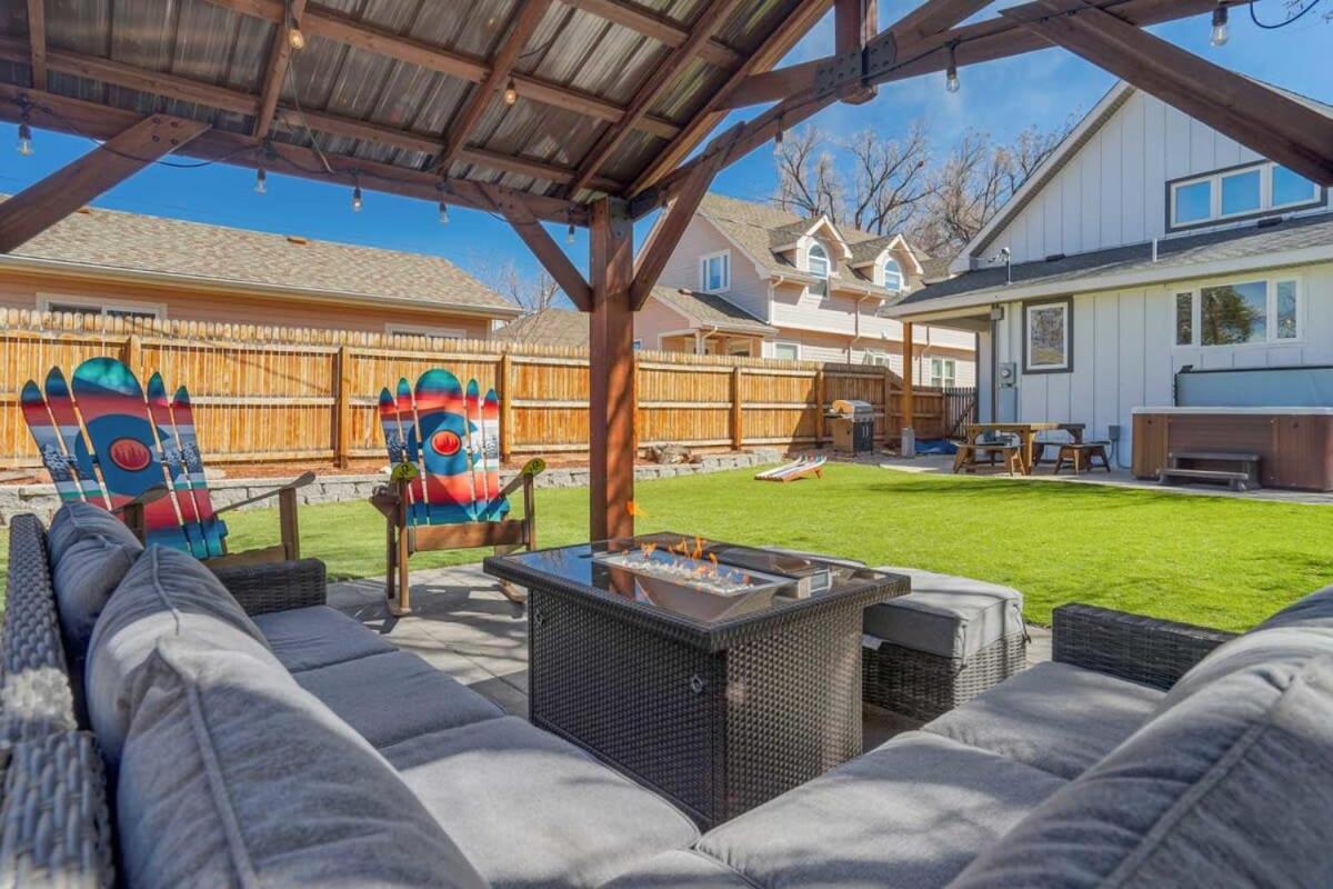 3br Modern W Lg Backyard Mtn Views & Hot Tub * Colorado Springs