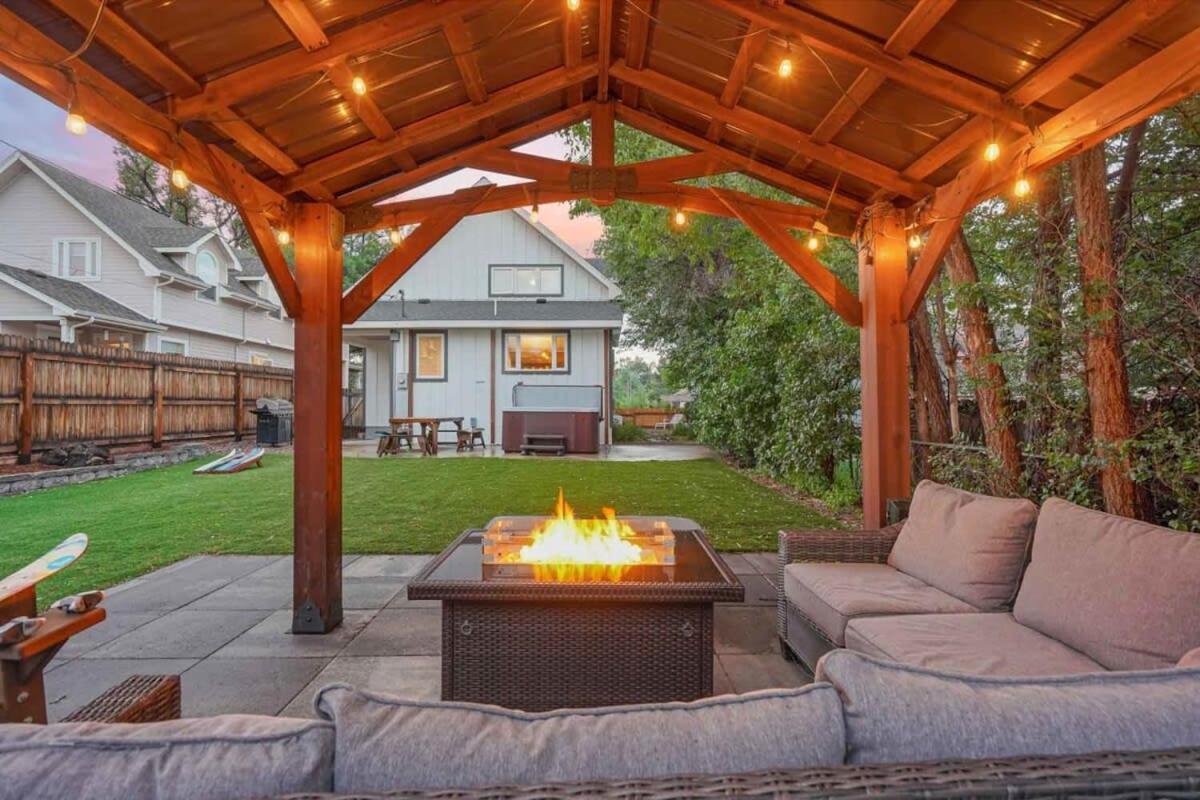 3br Modern W Lg Backyard Mtn Views & Hot Tub * Colorado Springs