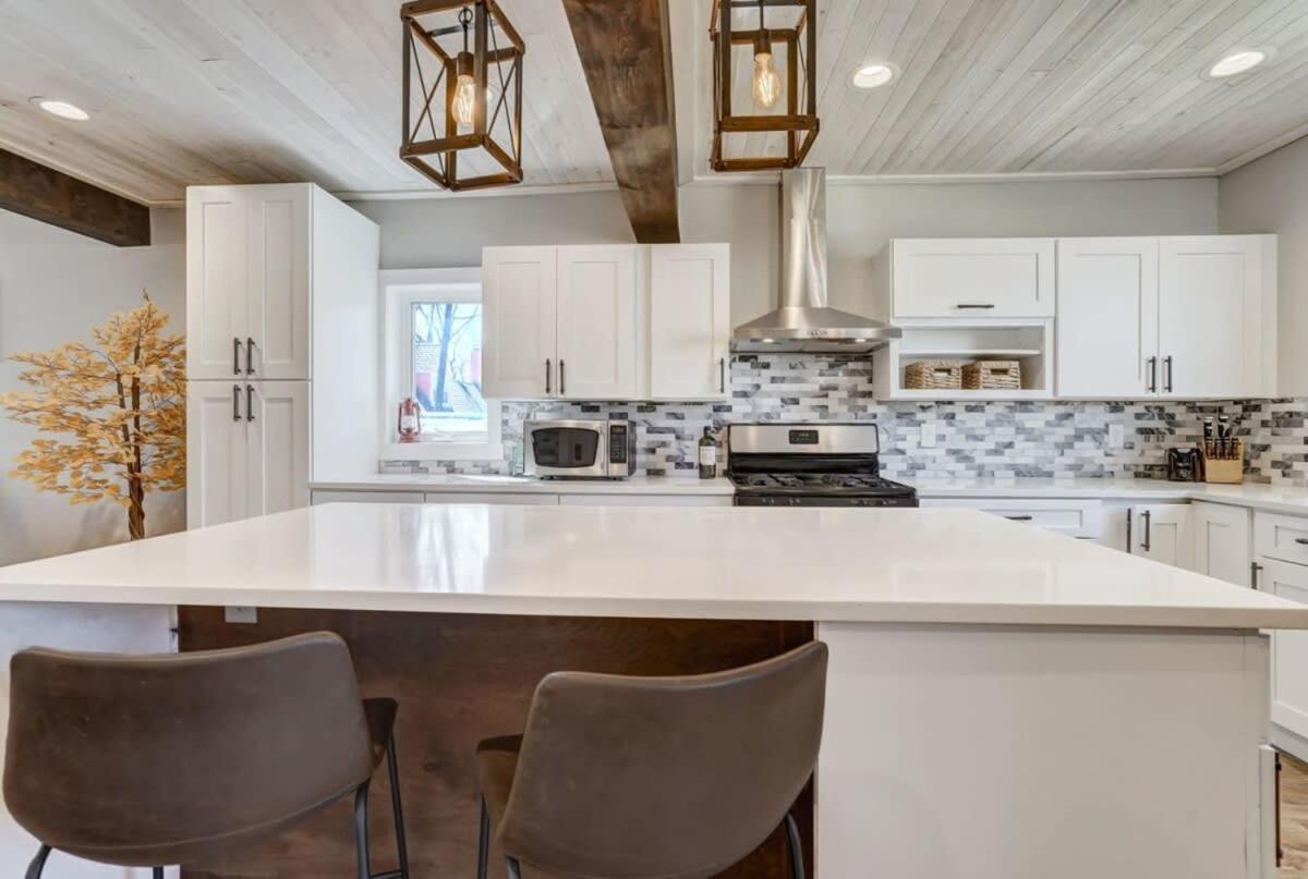 3br Modern W Lg Backyard Mtn Views & Hot Tub * Colorado Springs