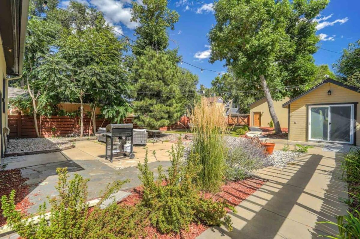 Holiday home 3bd Charming Large Backyard Garden *